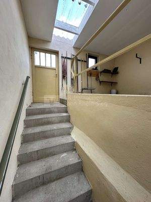 Treppe in die Garage