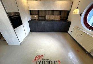 4_Küche mit Einbauküche