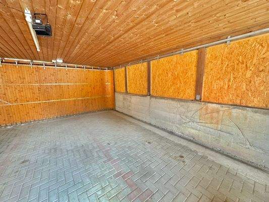 XXL-Garage mit großem Rolltor (2)