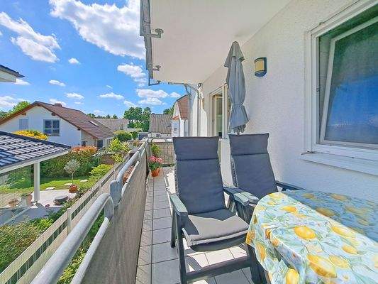 Großer sonniger Balkon