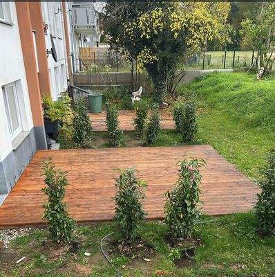 Terrassen der Souterrainwohnungen.jpg