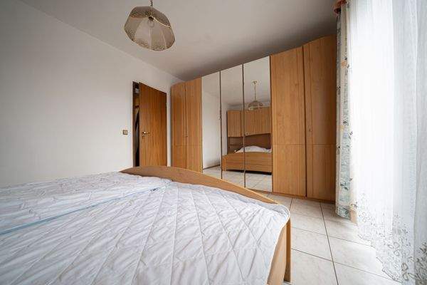 Schlafzimmer akt. Einrichtung