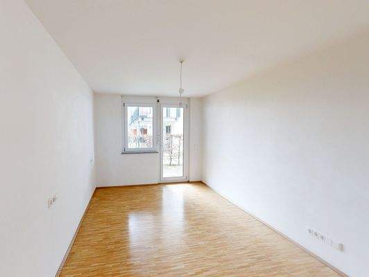 Schlafzimmer mit Bad en suite + Zugang zur Terrasse