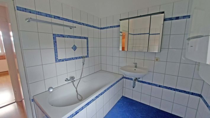 Wohnung 3_OG hinten_9_Bad 1.jpg