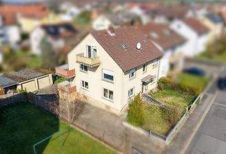 Mehrfamilienhaus mit drei Einheiten zu verkaufen