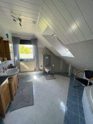 Wannenbad im Dachgeschoss