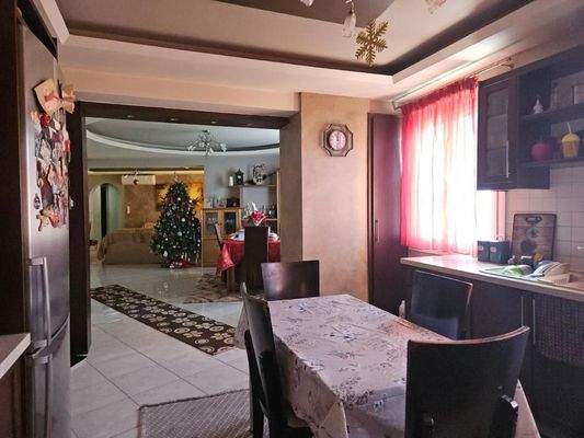 Kreta, Neapoli: Geräumige Wohnung zu verkaufen