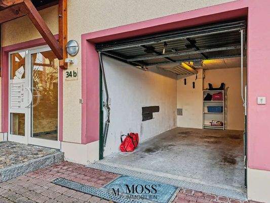Garage neben Eingangstüre 