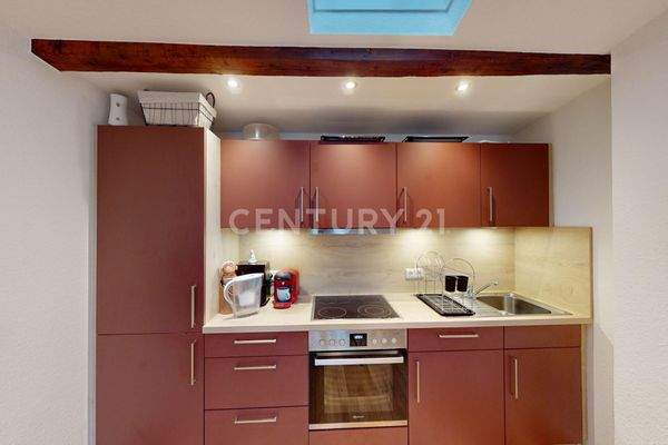 Einbauküche und Dachflächenfenster OG