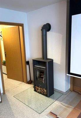 Kaminofen im Wohnzimmer UG