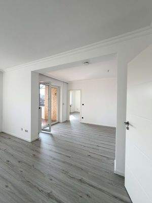 Esszimmer + Balkonzugang