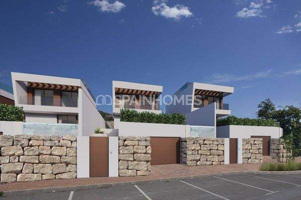 Detached Villas Near the Golf Course in Finestrat Alicante
