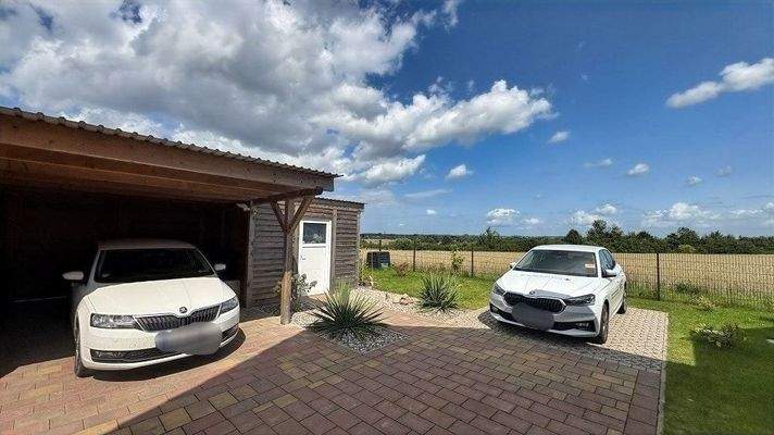 Carport und Abstellraum