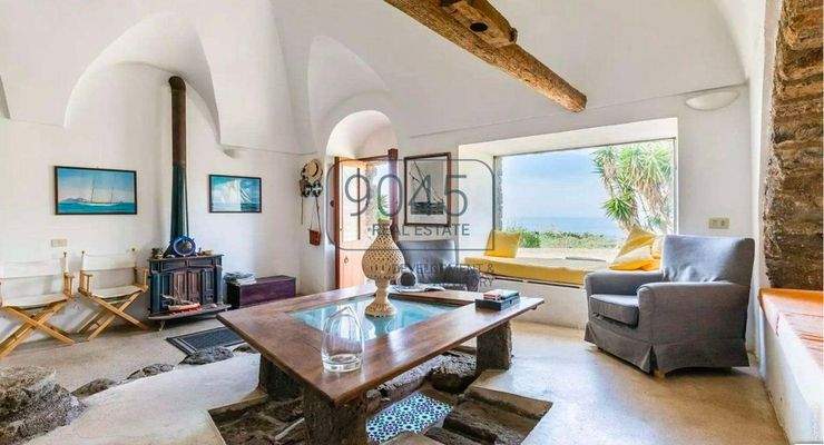 Authentische Dammusi mit Meerblick auf der Insel Pantelleria - Italien