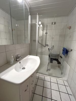 Badezimmer mit Dusche (innenliegend)
