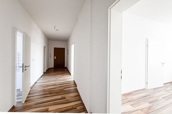 Flur Blick zur Wohnungstür