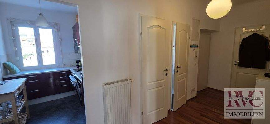 Vorraum_Blick in Küche