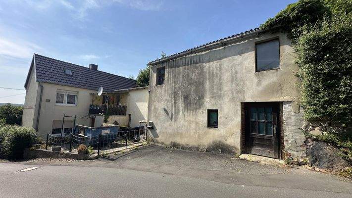 Wohnhaus mit Nebengelass