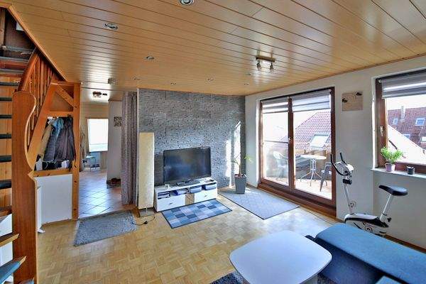 Geräumiges Wohnzimmer