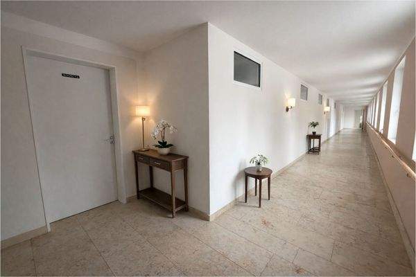 Laubengang zu den Wohnungen