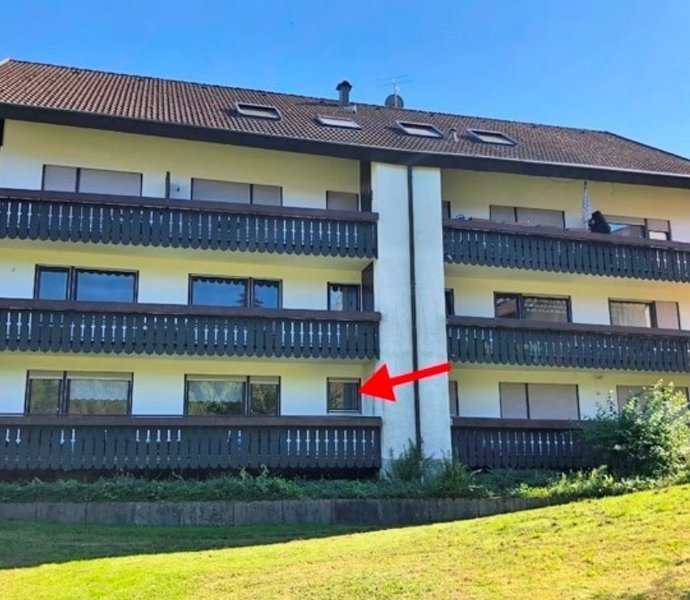 Schöne renovierte 2-Zimmer-Wohnung mit Balkon und Einbauküche in Bad Herrenalb