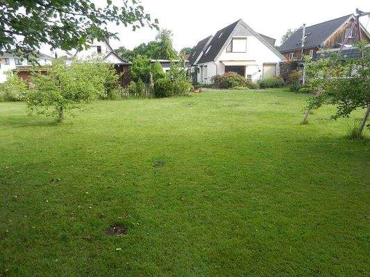 Tolles, großes Grundstück.JPG