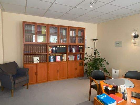 Großzügiges Büro.....