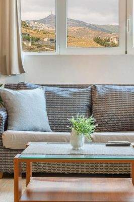 Ligaria: Villa mit drei Wohnungen und Pool zu verkaufen