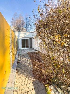 TERRASSE UND EINGANG