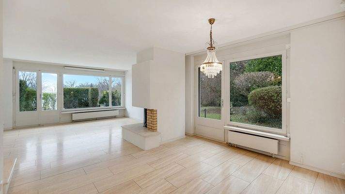 Ess-Wohnraum mit Kamin