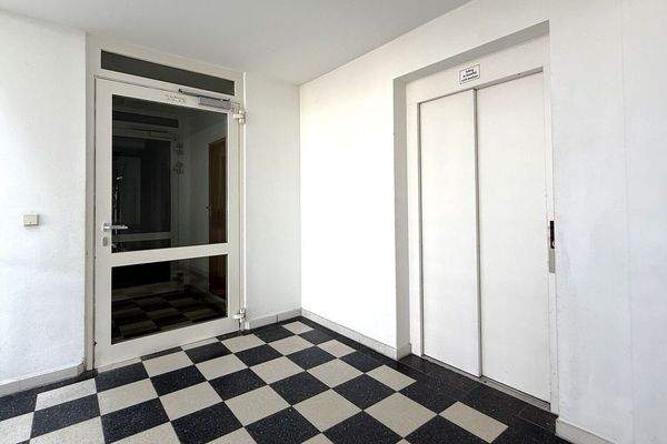 Windfang zwischen Hausflur und Wohnungen