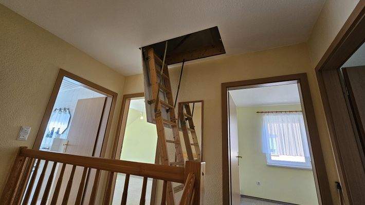 Treppe in den Spitzboden