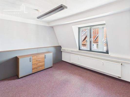 CAM03352G0-PR0065-STILL013