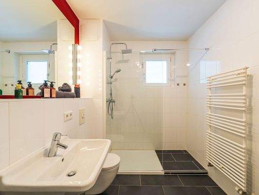 Badezimmer mit Fenster