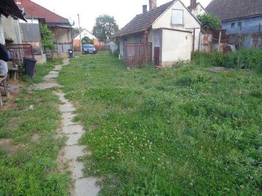 rechts kleine Werkstatt+kl. 2.Garage