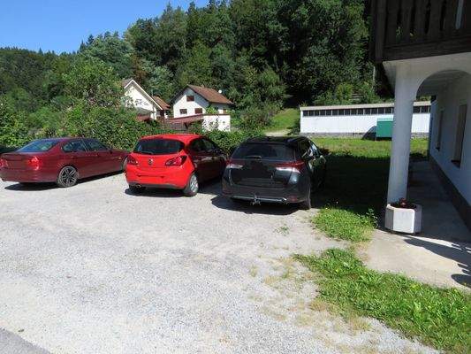 2 geschotterte Stellplätze   