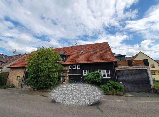 Haus mit großer Garage.jpg