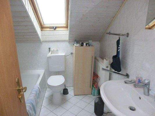 Dachwohnung Badezimmer.jpg