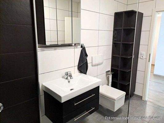 Bad mit Dusche Bild 1