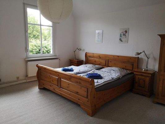 großes Schlafzimmer oben_a