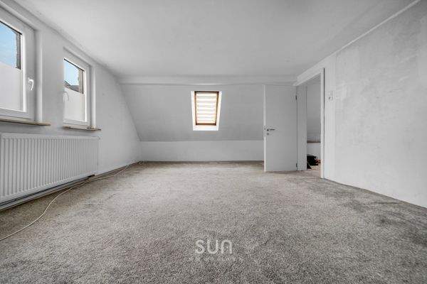 GROßZÜGIGES SCHLAFZIMMER