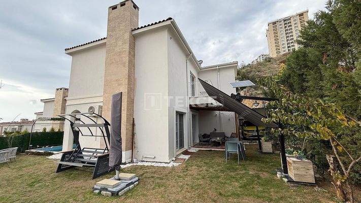New Villa with Garden and Pool in Kuşadası Near Daily Amenities