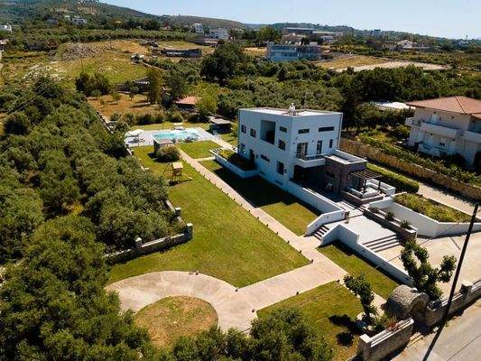 Kreta, Tria Monastiria: Luxuriöse Villa mit 7 Schlafzimmern und Meerblick zu verkaufen