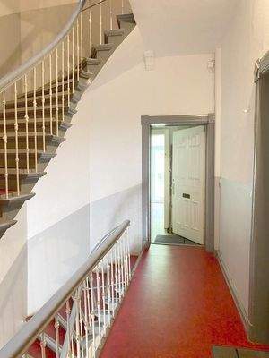 Flur mit Eingangstür