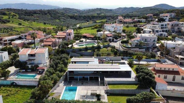 Kreta, Stalos: Luxuriöse Villa mit Meerblick in Strandnähe zu verkaufen