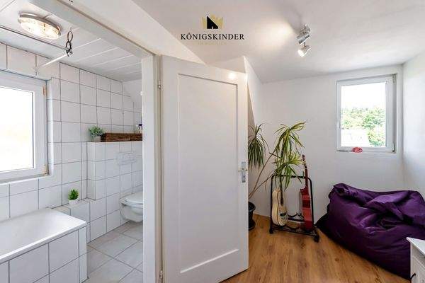 ...mit Wanne, Waschbecken und WC