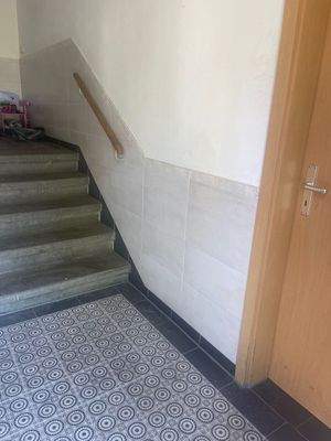 August Bebel Str. 11 Hausflur.jpg