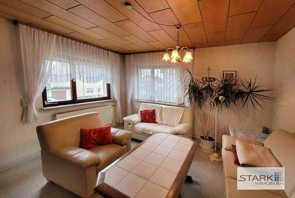 Zweites Wohnzimmer zur Straße.jpg