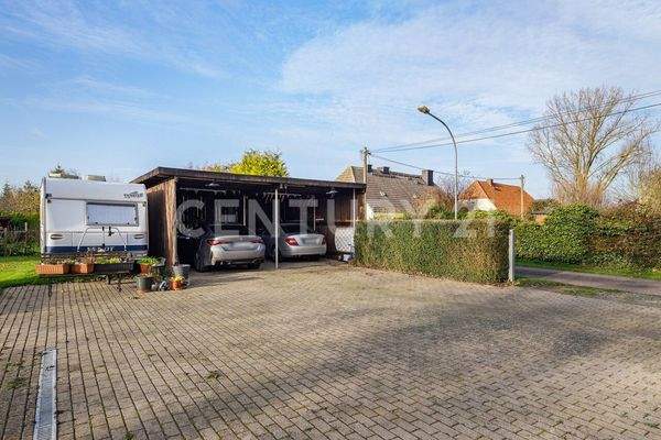 Auffahrt mit Doppelcarport