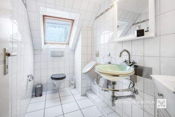 Gäste-WC mit Pissoir